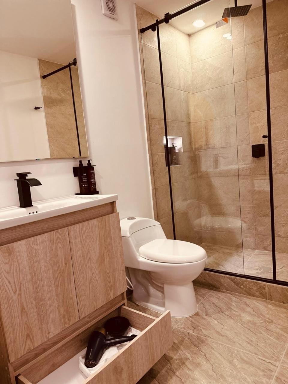 1 Con Jacuzzi, Calle 85 Apartamento