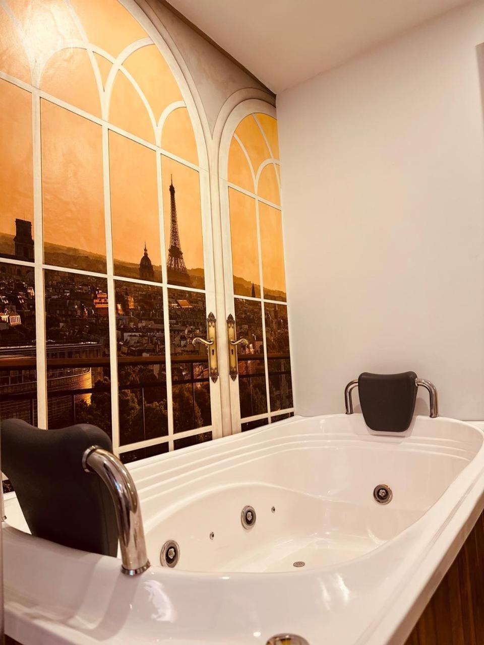 1 Con Jacuzzi, Calle 85